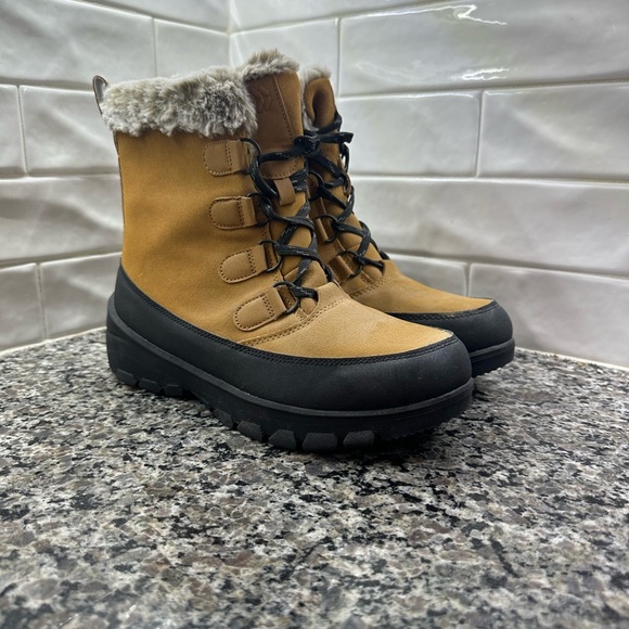 Women's Tan and Black Winter Boots - Picture 1 of 6